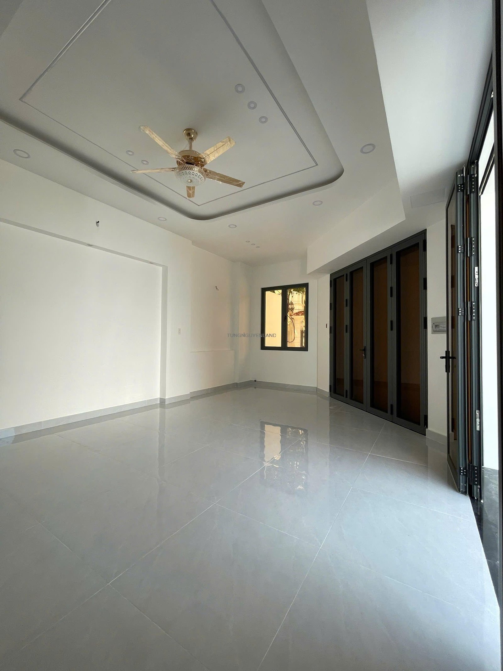 Bán nhà góc 2 mặt tiền khu Ao Sen Tên Lửa 5mx20m 3 lầu