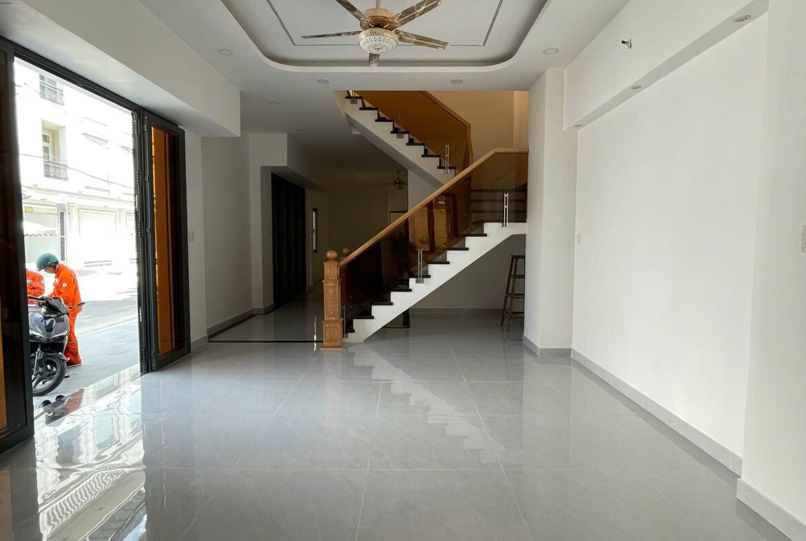 Bán nhà góc 2 mặt tiền khu Ao Sen Tên Lửa 5mx20m 3 lầu