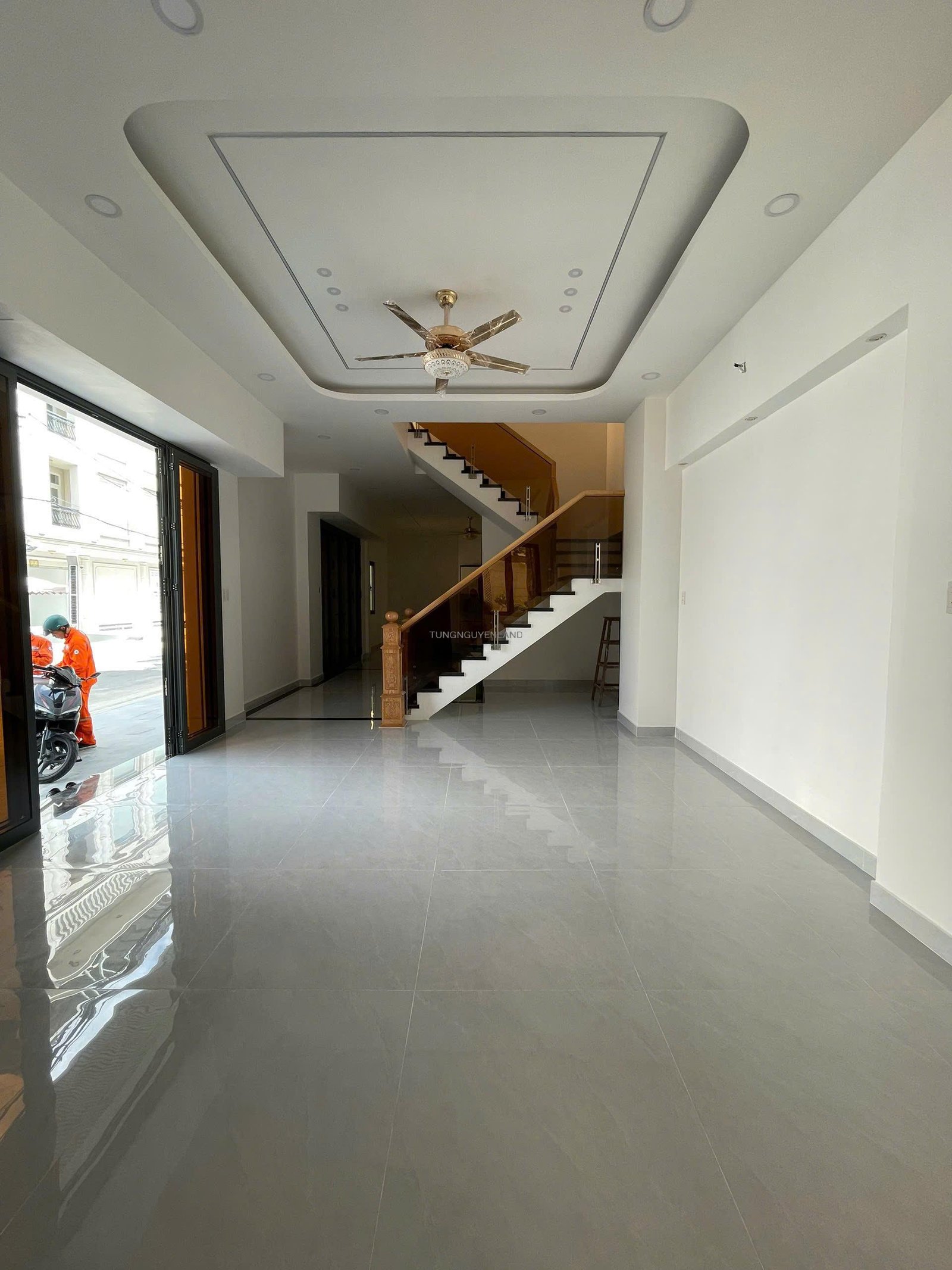 Bán nhà góc 2 mặt tiền khu Ao Sen Tên Lửa 5mx20m 3 lầu