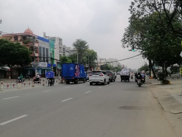 Bán nhà mặt tiền Kinh Doanh đường Tên Lửa lớn 4.5×20 đúc 3.5 tấm