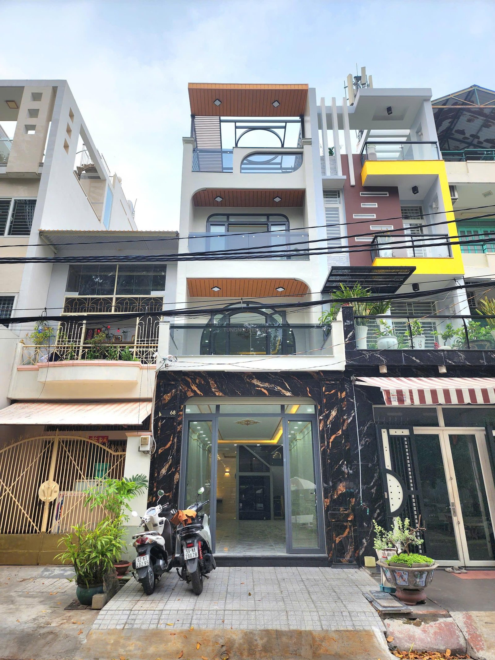 Bán nhà mặt tiền khu Tên Lửa đối diện công viên 4×20 3 lầu có thang máy