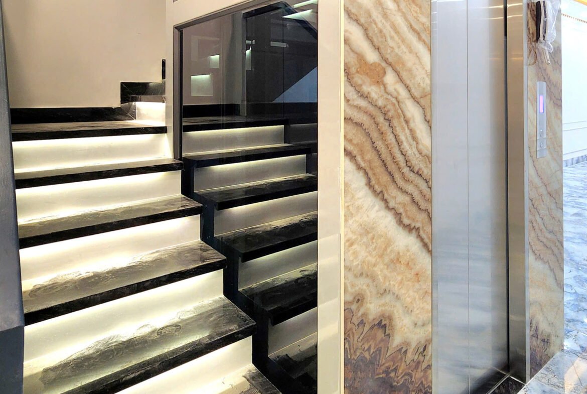 Bán nhà mặt tiền khu Tên Lửa đối diện công viên 4×20 3 lầu có thang máy