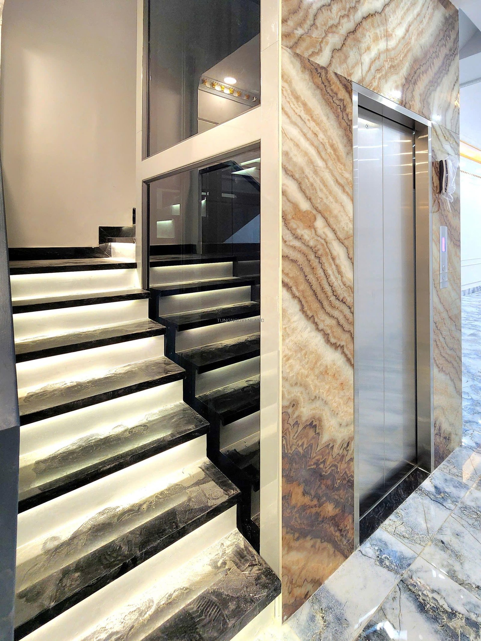 Bán nhà mặt tiền khu Tên Lửa đối diện công viên 4×20 3 lầu có thang máy