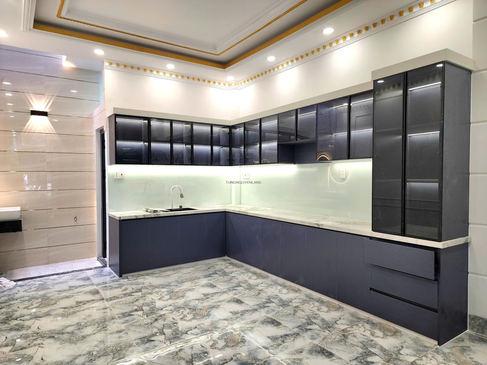 Bán nhà mặt tiền khu Tên Lửa đối diện công viên 4×20 3 lầu có thang máy