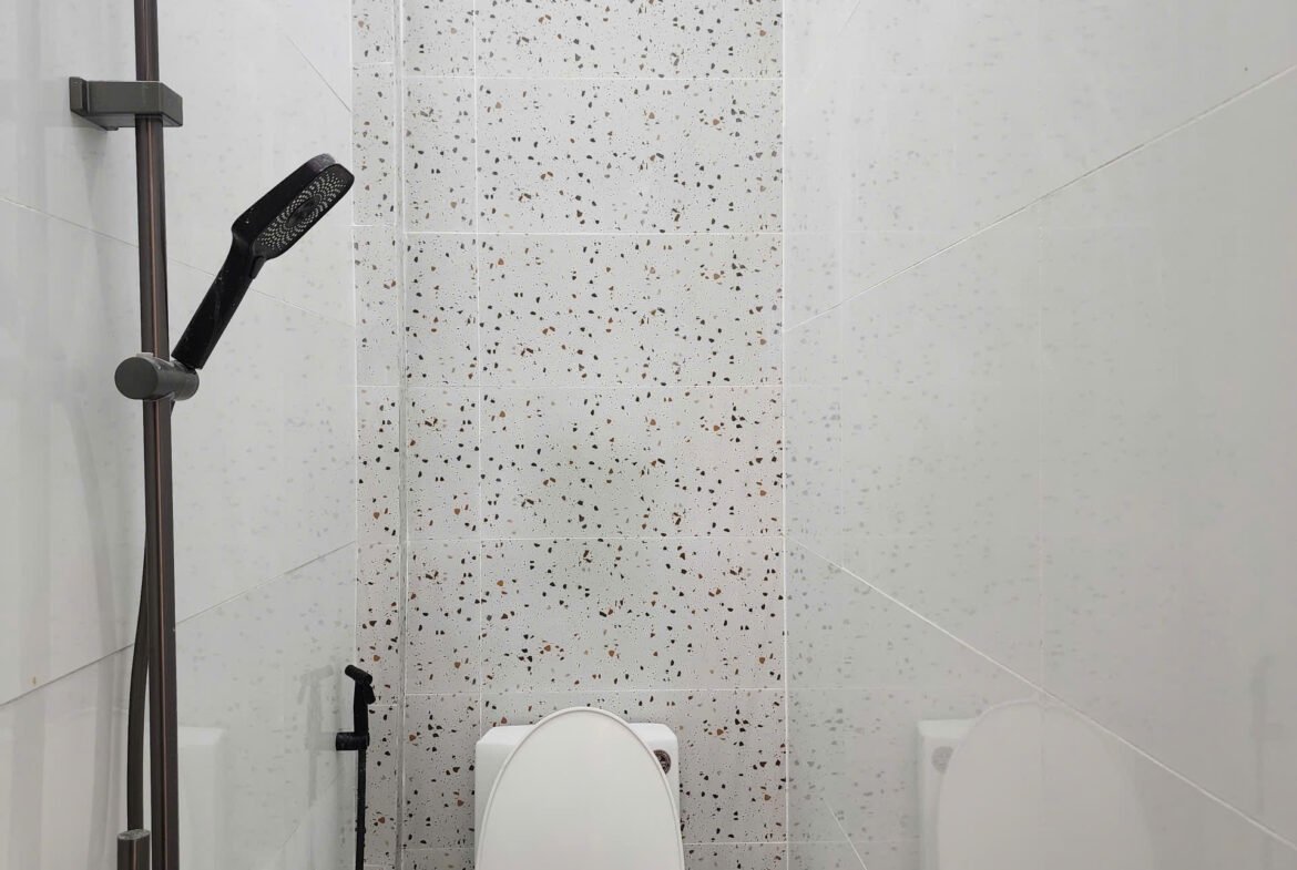 Bán nhà mặt tiền khu Tên Lửa đối diện công viên 4×20 3 lầu có thang máy