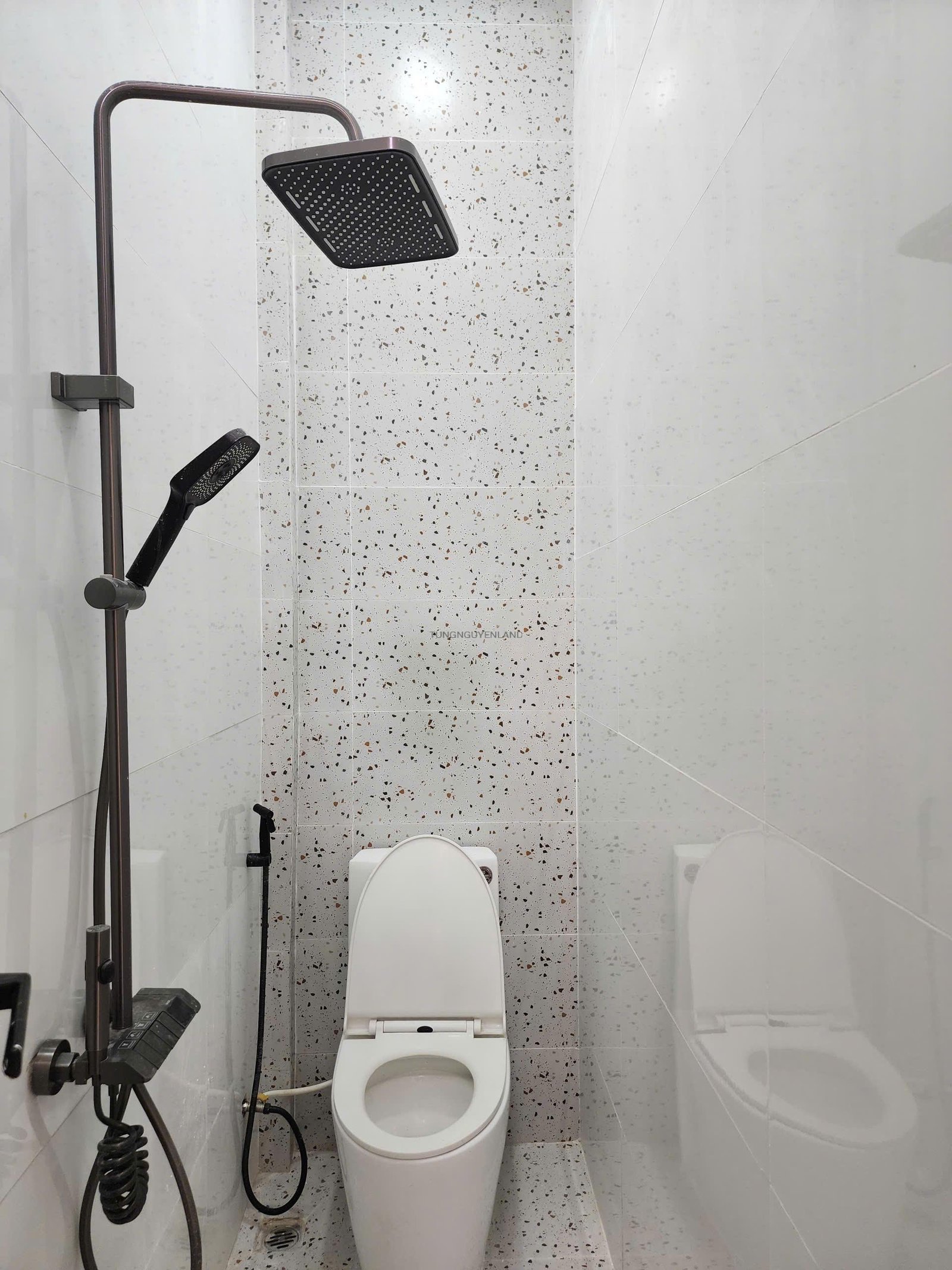 Bán nhà mặt tiền khu Tên Lửa đối diện công viên 4×20 3 lầu có thang máy