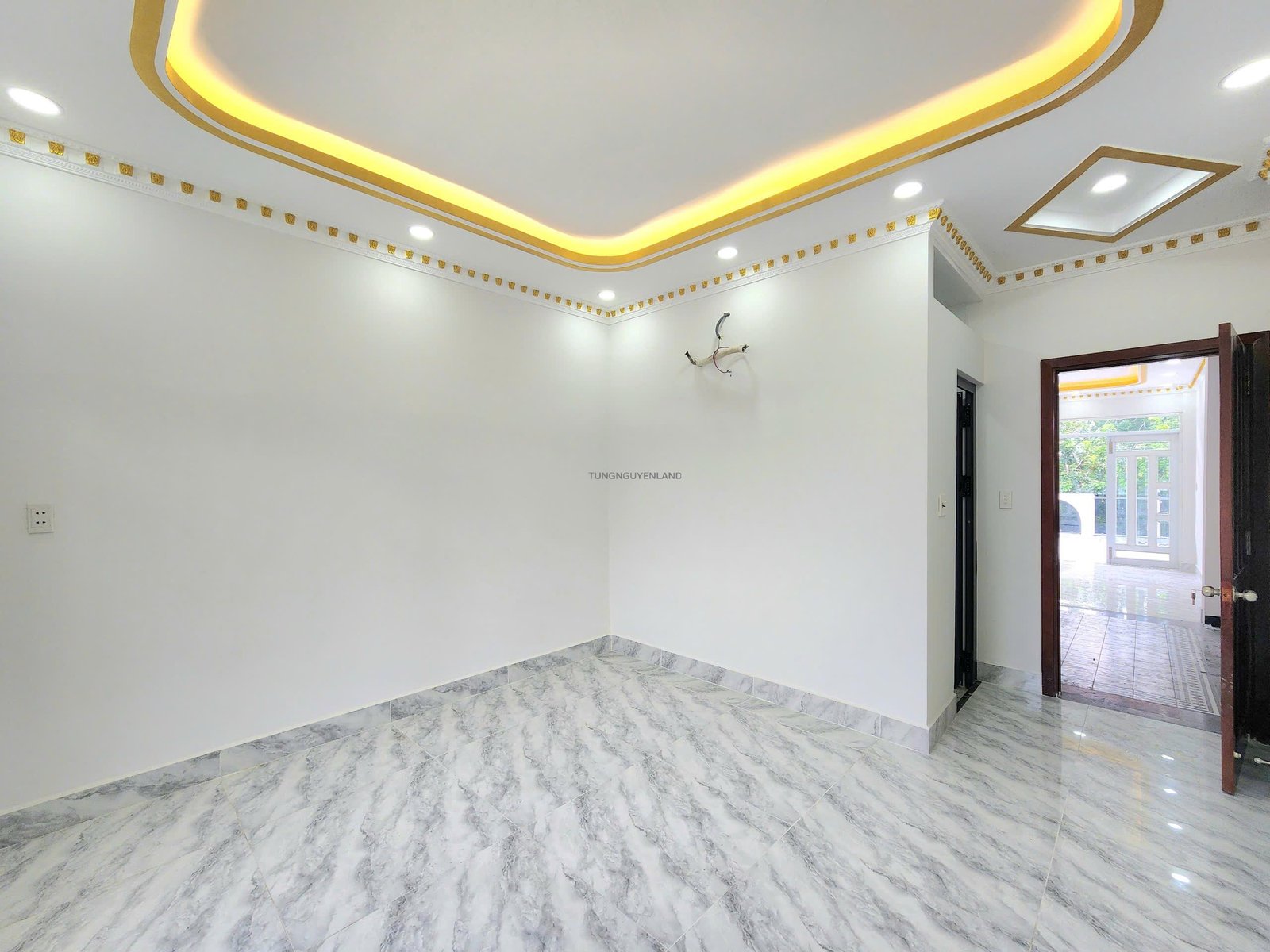 Bán nhà mặt tiền khu Tên Lửa đối diện công viên 4×20 3 lầu có thang máy