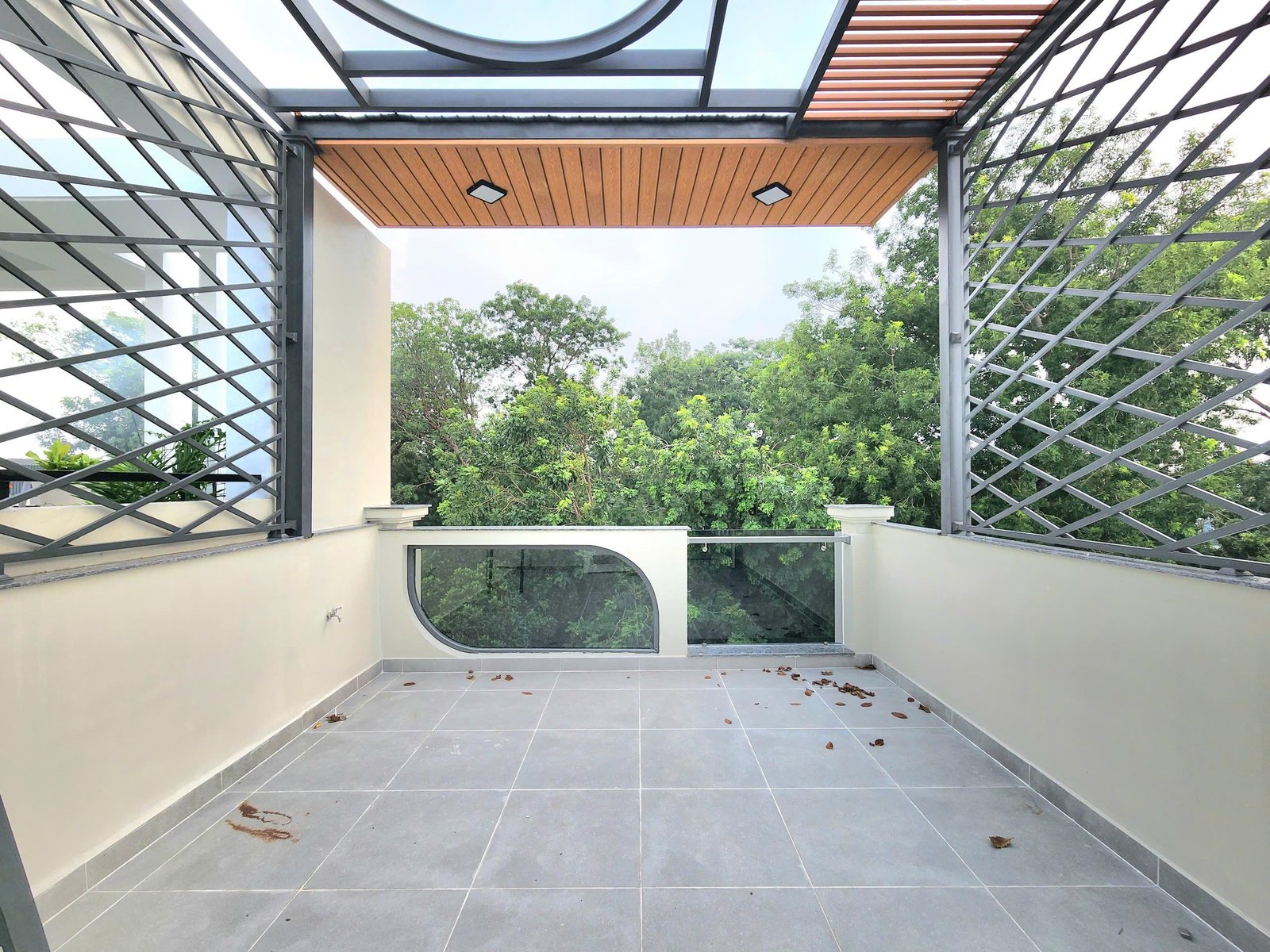 Bán nhà mặt tiền khu Tên Lửa đối diện công viên 4×20 3 lầu có thang máy