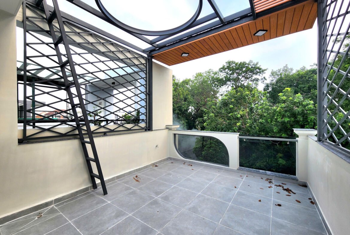 Bán nhà mặt tiền khu Tên Lửa đối diện công viên 4×20 3 lầu có thang máy