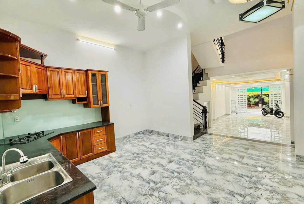 Bán nhà mặt tiền Khu Tên Lửa, đối diện công viên 5×20 đúc 3.5 tấm