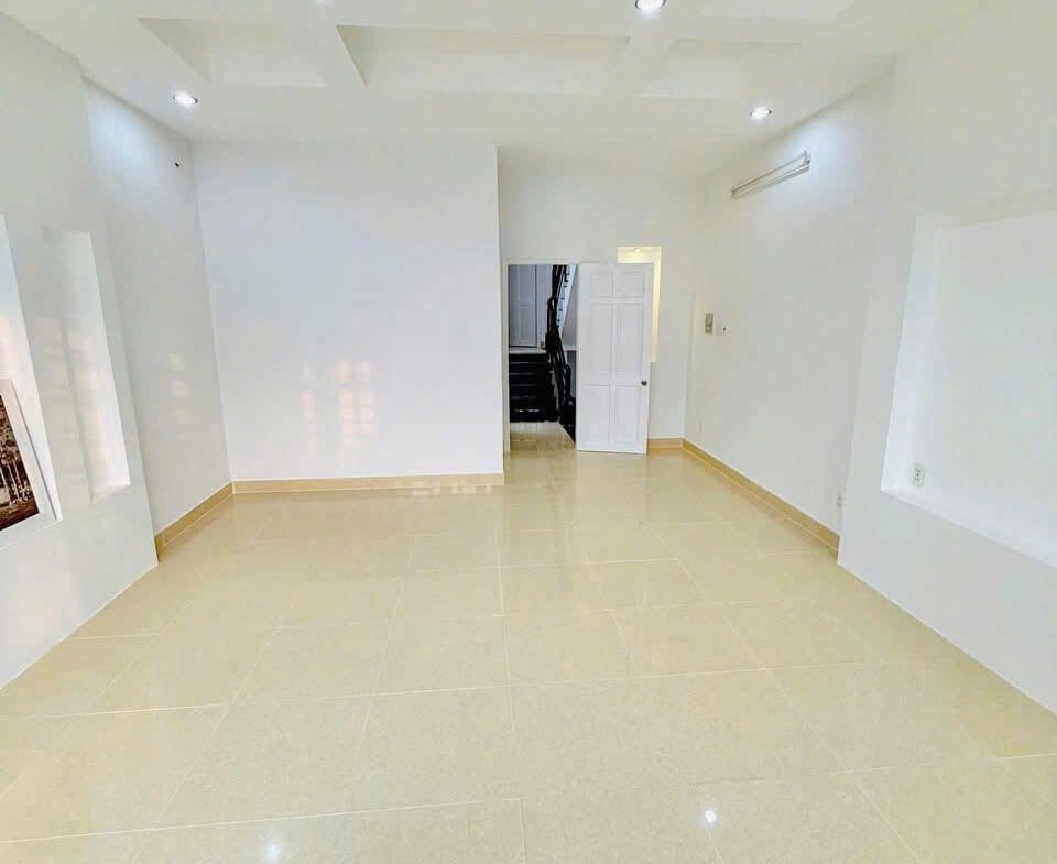 Bán nhà mặt tiền Khu Tên Lửa, đối diện công viên 5×20 đúc 3.5 tấm
