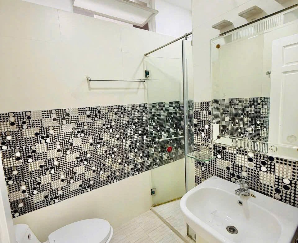 Bán nhà mặt tiền Khu Tên Lửa, đối diện công viên 5×20 đúc 3.5 tấm
