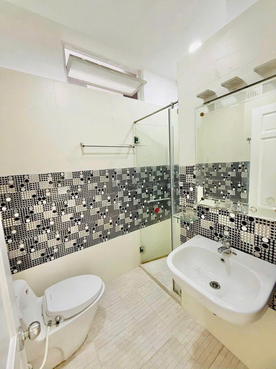 Bán nhà mặt tiền Khu Tên Lửa, đối diện công viên 5×20 đúc 3.5 tấm