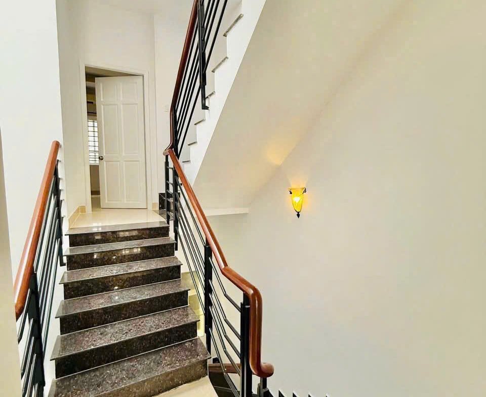 Bán nhà mặt tiền Khu Tên Lửa, đối diện công viên 5×20 đúc 3.5 tấm
