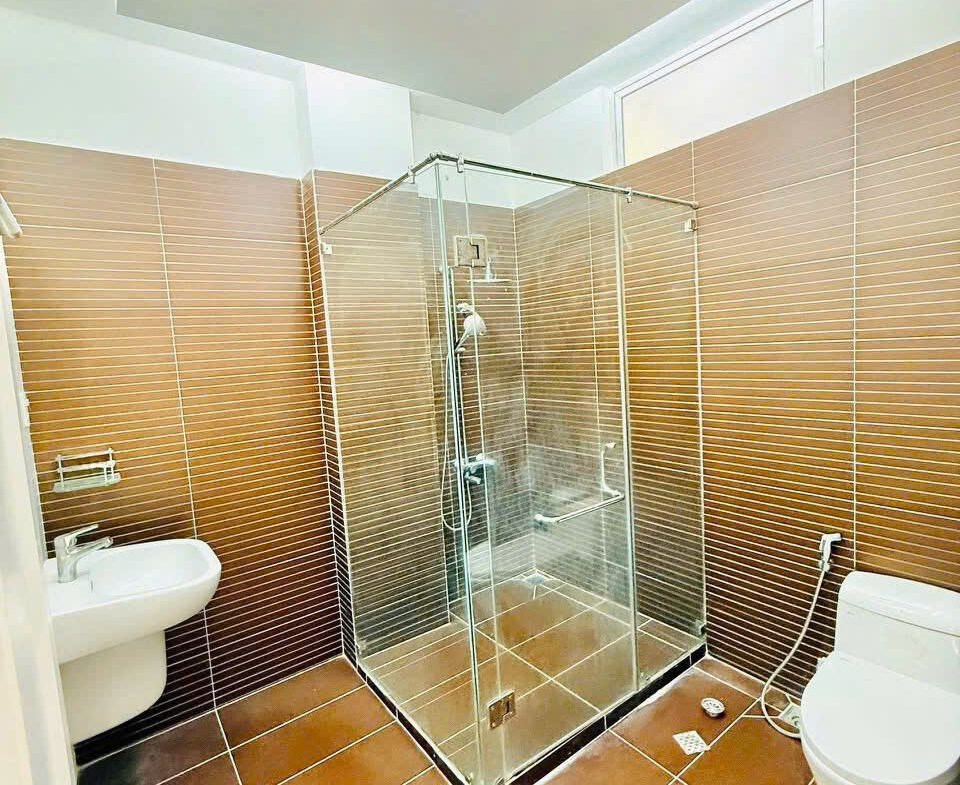 Bán nhà mặt tiền Khu Tên Lửa, đối diện công viên 5×20 đúc 3.5 tấm