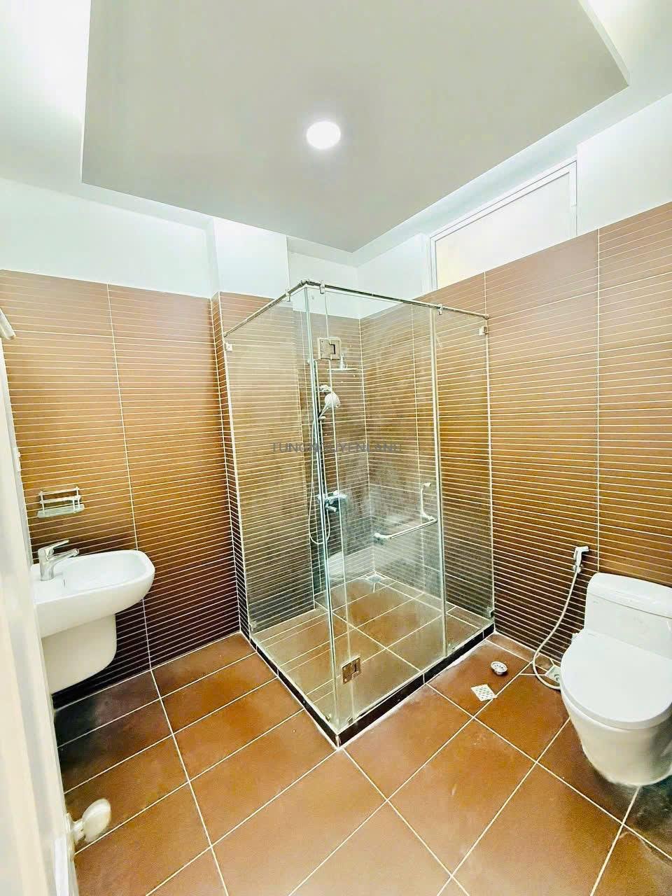 Bán nhà mặt tiền Khu Tên Lửa, đối diện công viên 5×20 đúc 3.5 tấm