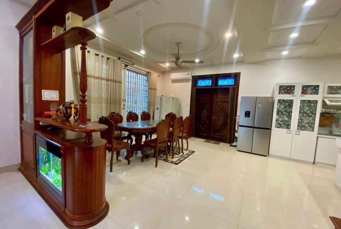 Bán biệt thự khu Ao Sen Tên Lửa đối diện công viên 10×20 3 tầng có hầm, thang máy