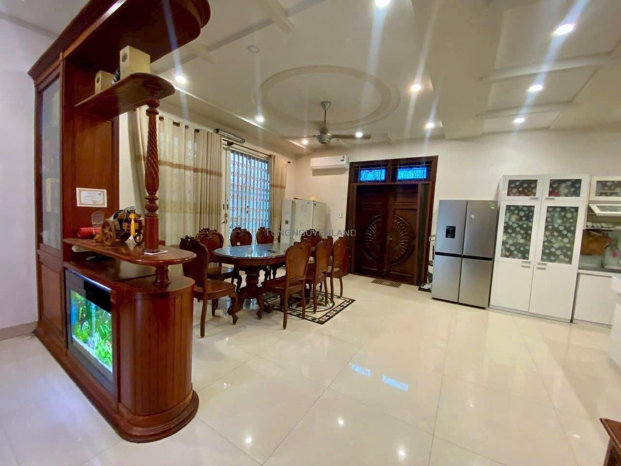 Bán biệt thự khu Ao Sen Tên Lửa đối diện công viên 10×20 3 tầng có hầm, thang máy
