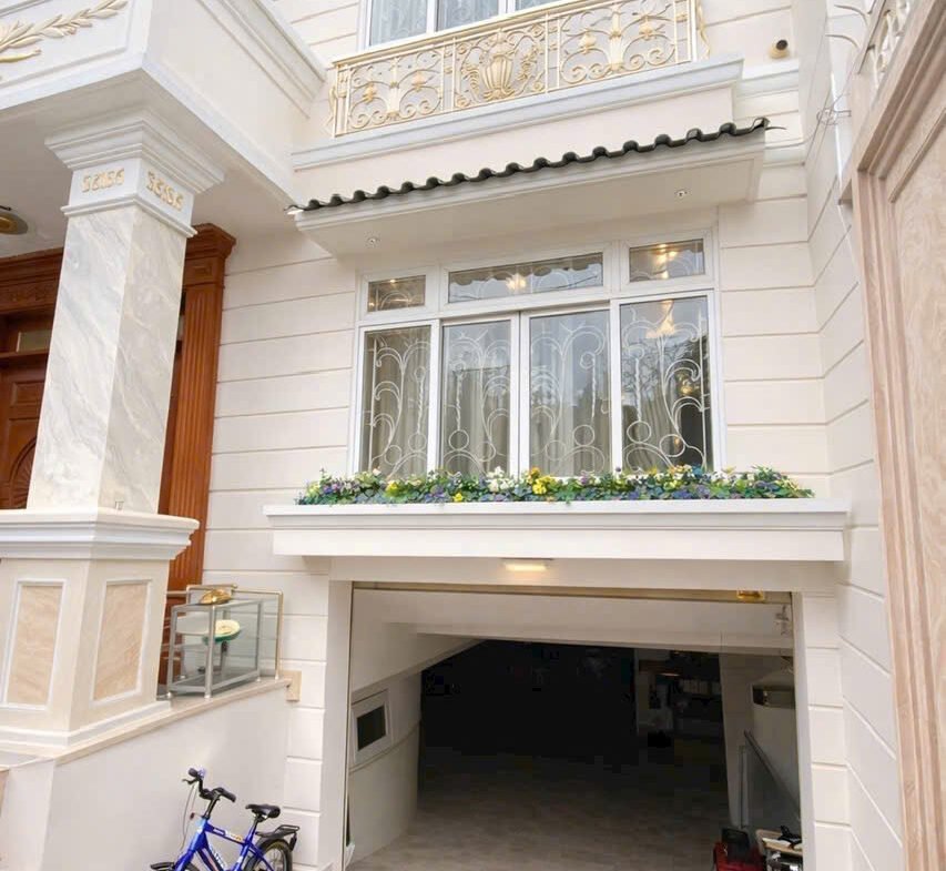 Bán biệt thự khu Ao Sen Tên Lửa đối diện công viên 10×20 3 tầng có hầm, thang máy