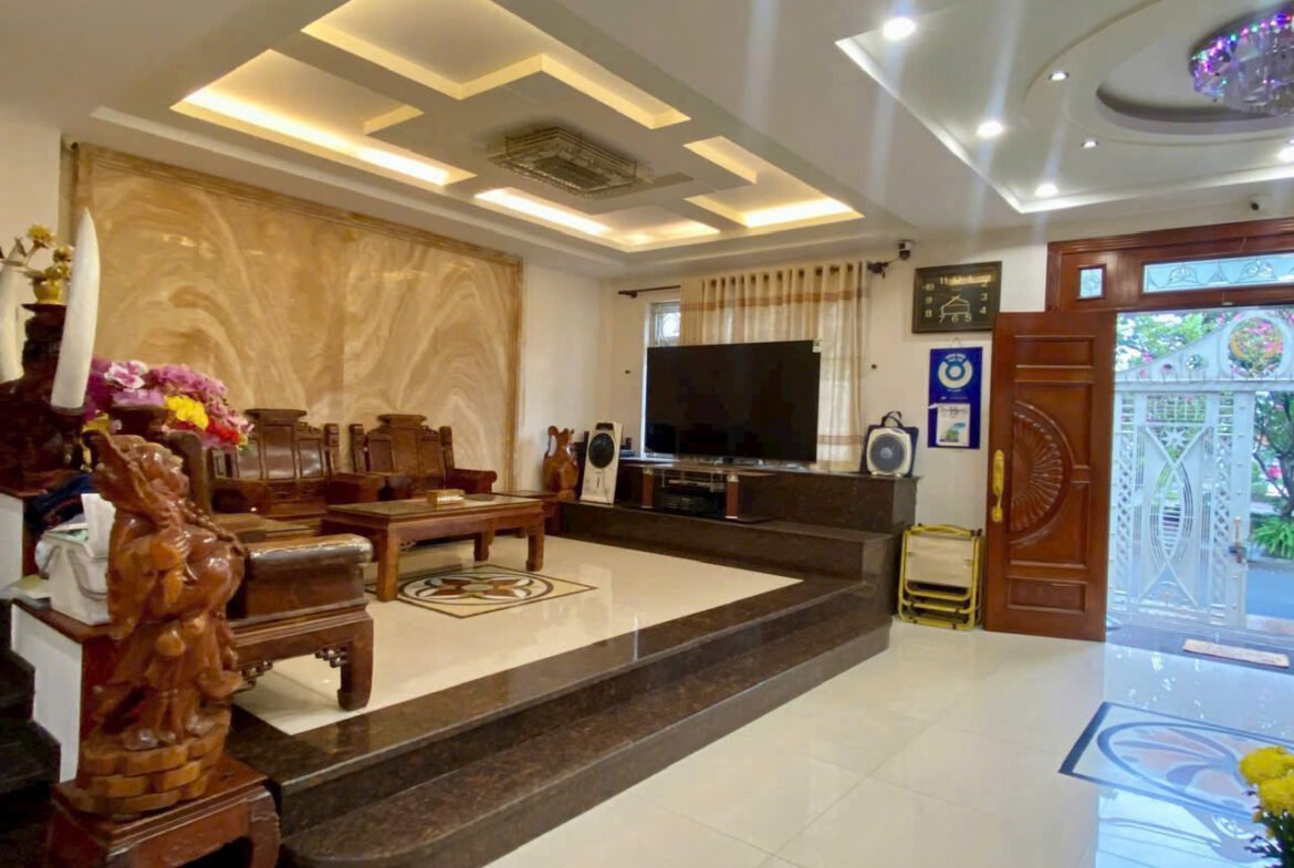 Bán biệt thự khu Ao Sen Tên Lửa đối diện công viên 10×20 3 tầng có hầm, thang máy