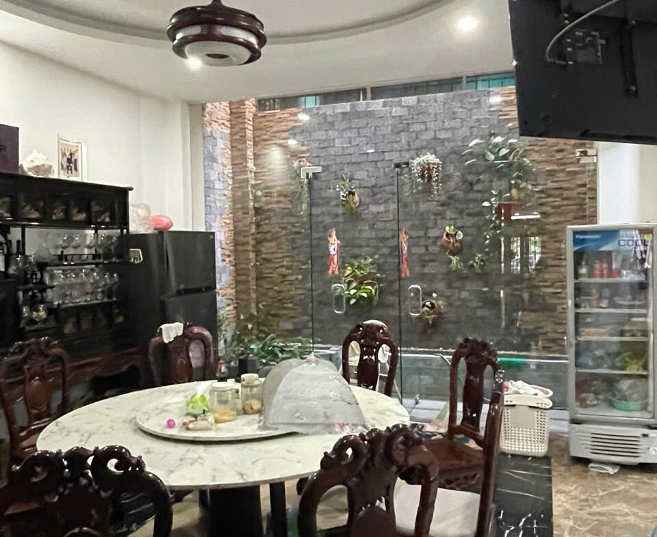 Bán biệt thự đường 30 khu Tên Lửa 9×20 3 lầu có thang máy