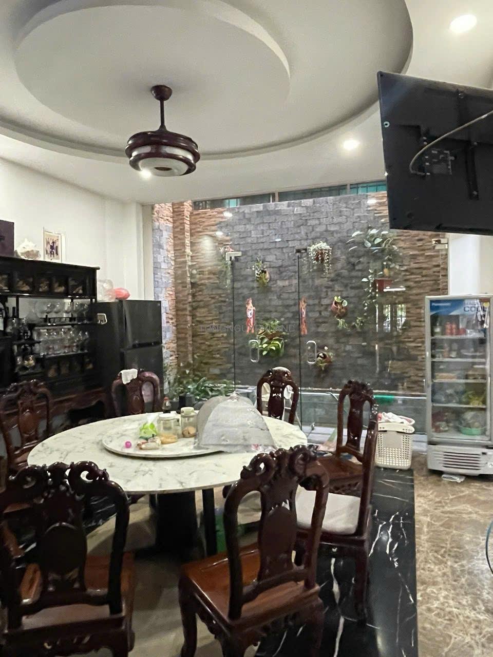 Bán biệt thự đường 30 khu Tên Lửa 9×20 3 lầu có thang máy