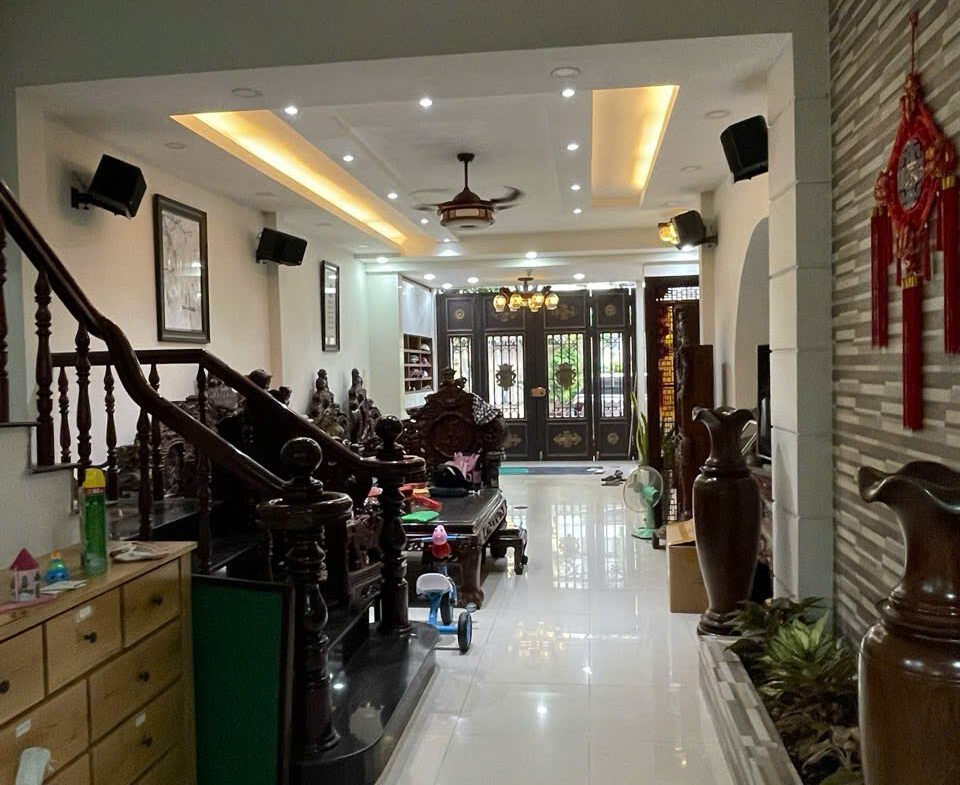 Bán biệt thự đường 30 khu Tên Lửa 9×20 3 lầu có thang máy