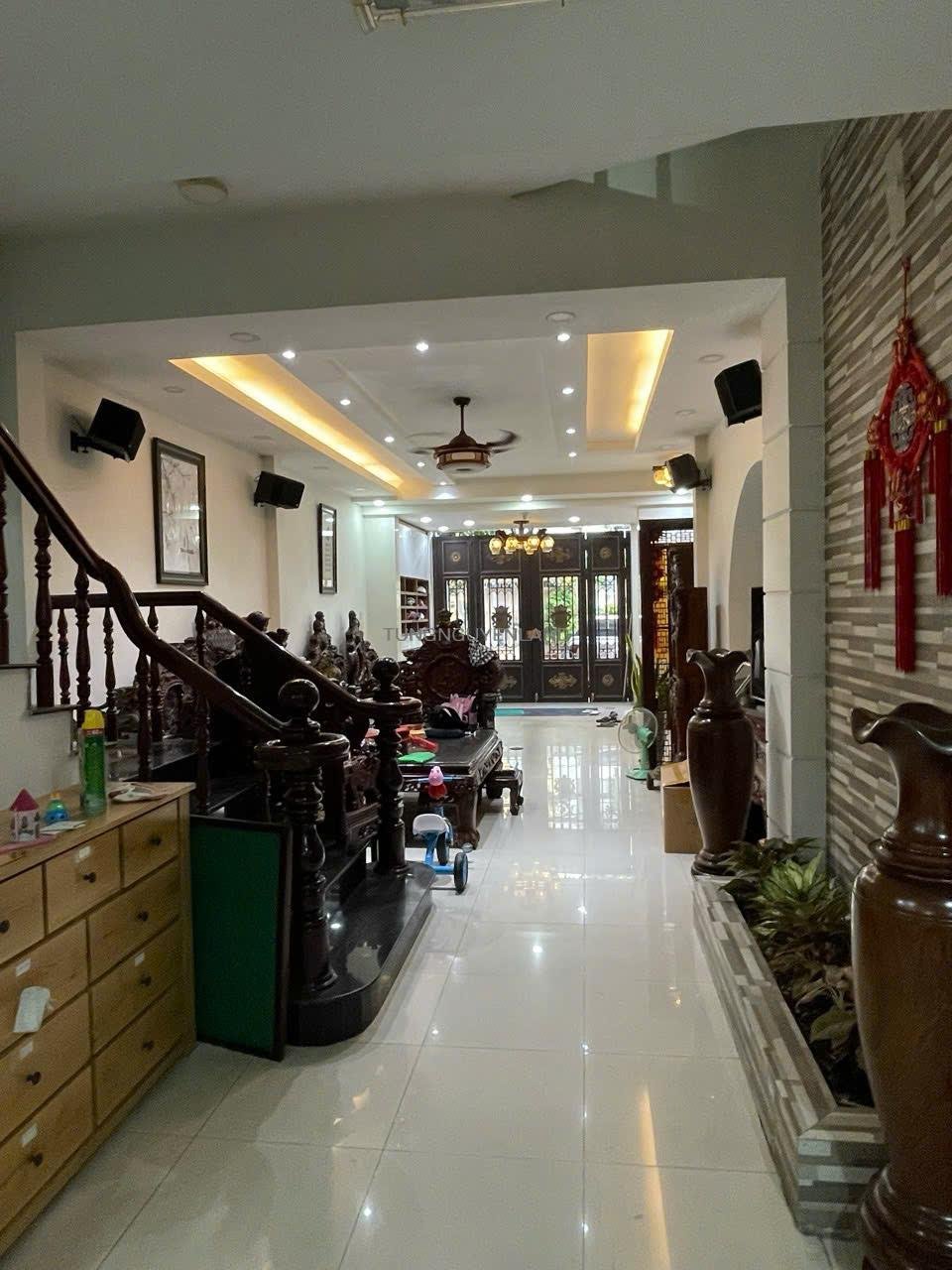 Bán biệt thự đường 30 khu Tên Lửa 9×20 3 lầu có thang máy