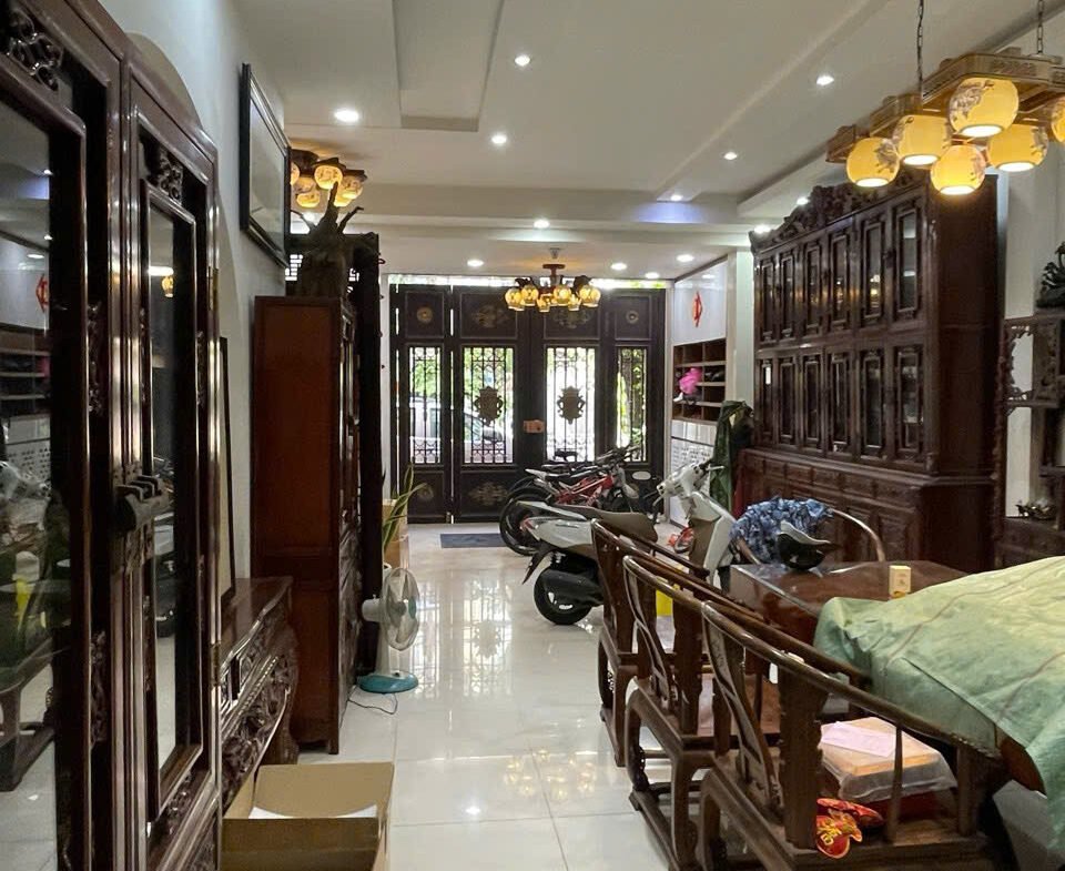 Bán biệt thự đường 30 khu Tên Lửa 9×20 3 lầu có thang máy