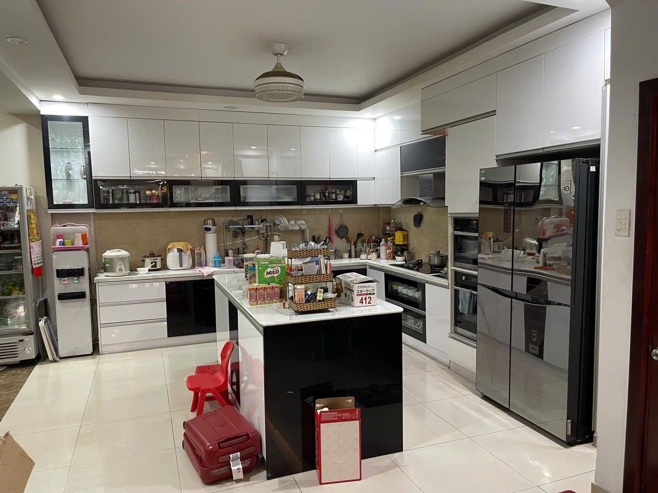 Bán biệt thự đường 30 khu Tên Lửa 9×20 3 lầu có thang máy