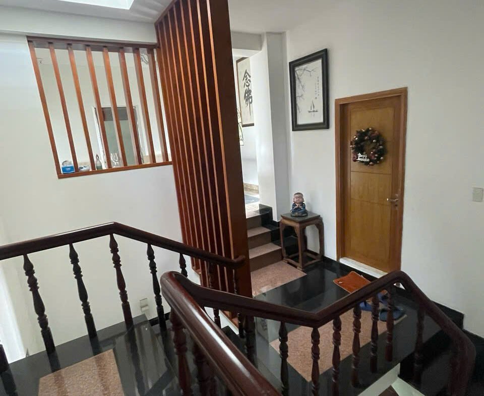 Bán biệt thự đường 30 khu Tên Lửa 9×20 3 lầu có thang máy