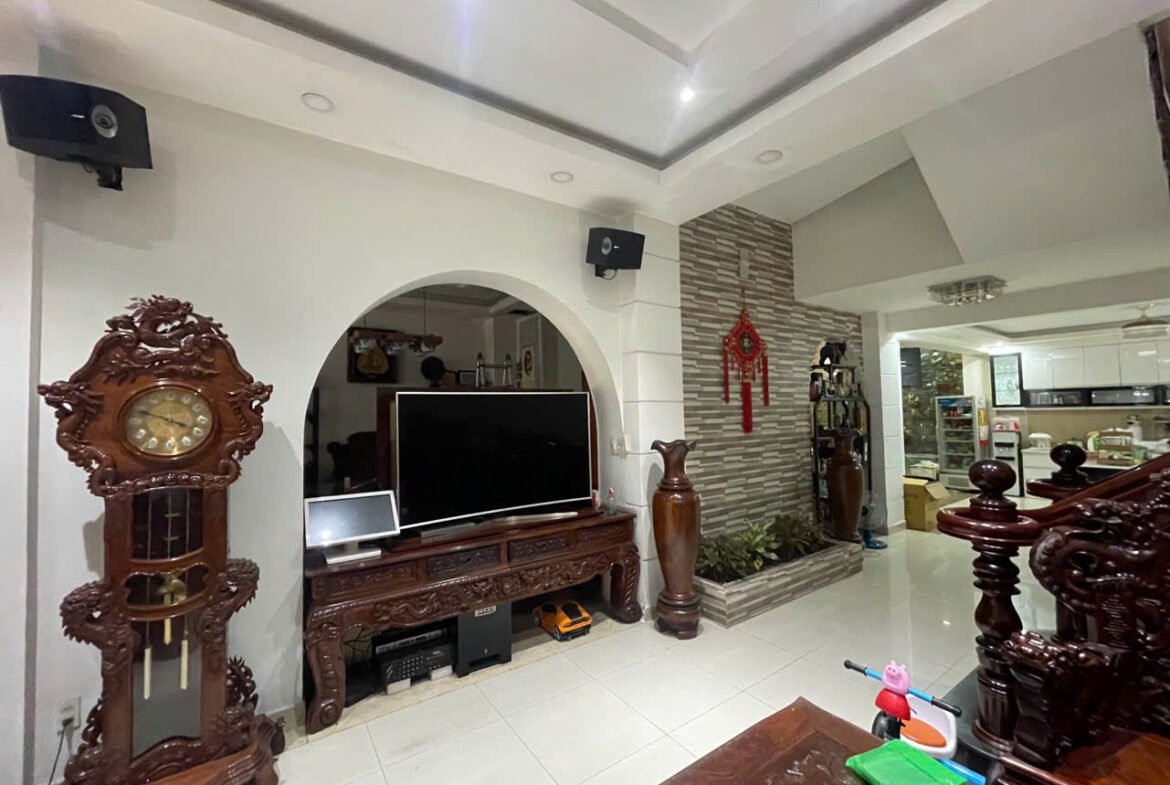 Bán biệt thự đường 30 khu Tên Lửa 9×20 3 lầu có thang máy