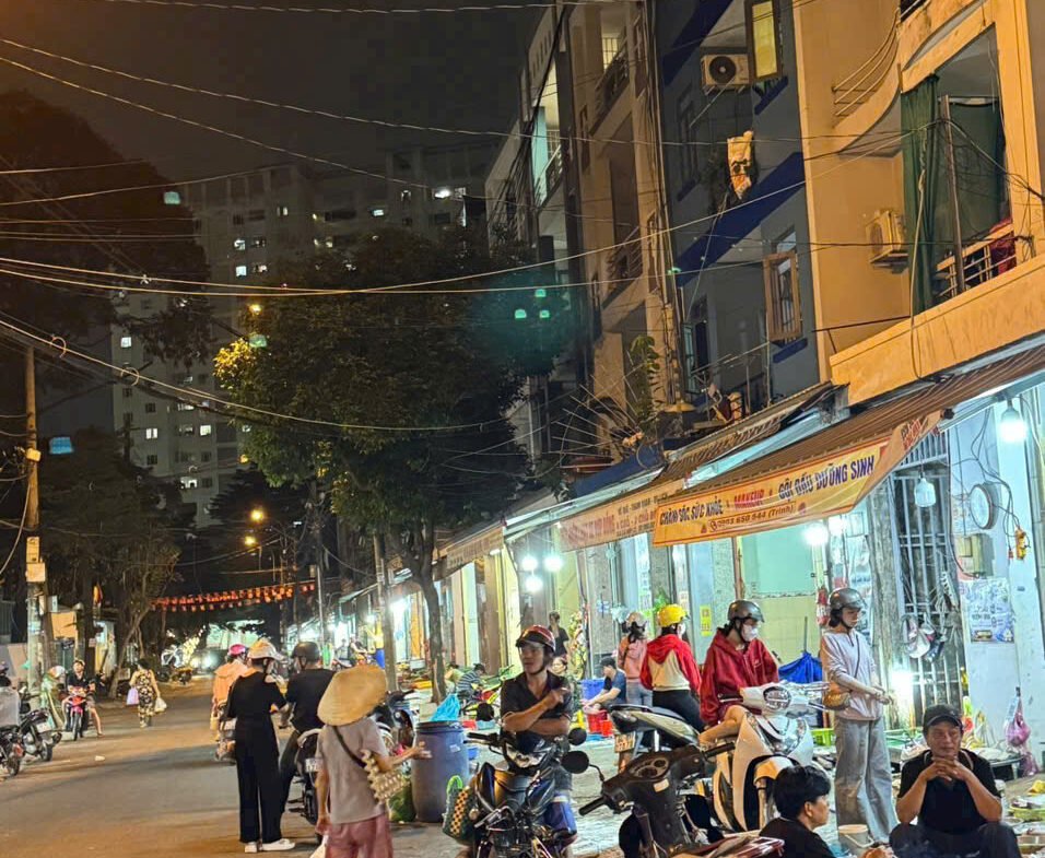 Bán nhà mặt tiền kinh doanh chợ Bà Hom 6mx20m đúc 3.5 tấm