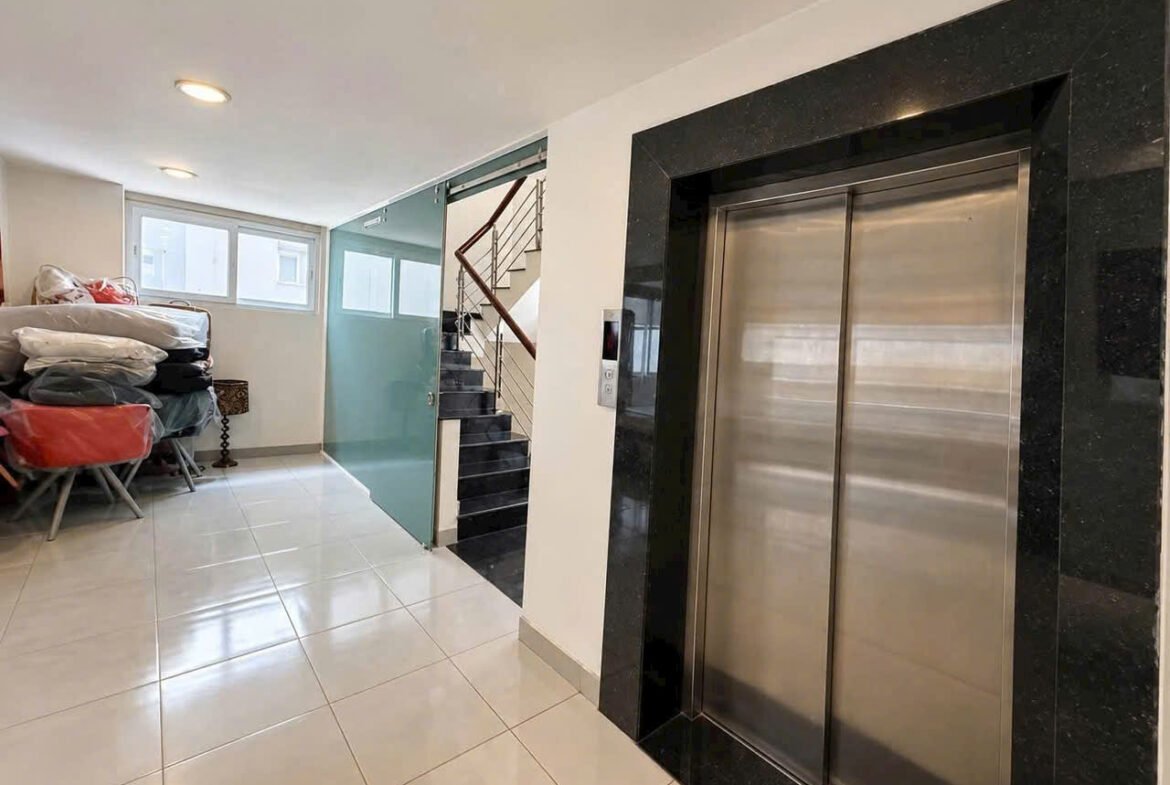 Bán siêu biệt thự góc 2 mặt tiền Khu Tên Lửa 20mx20m có hồ bơi, thang máy