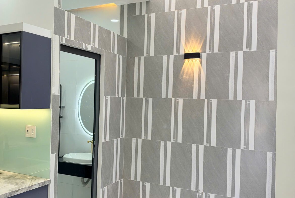 Bán nhà mặt tiền đường 8A Khu Tên Lửa 5mx20m đúc 3 lầu có thang máy