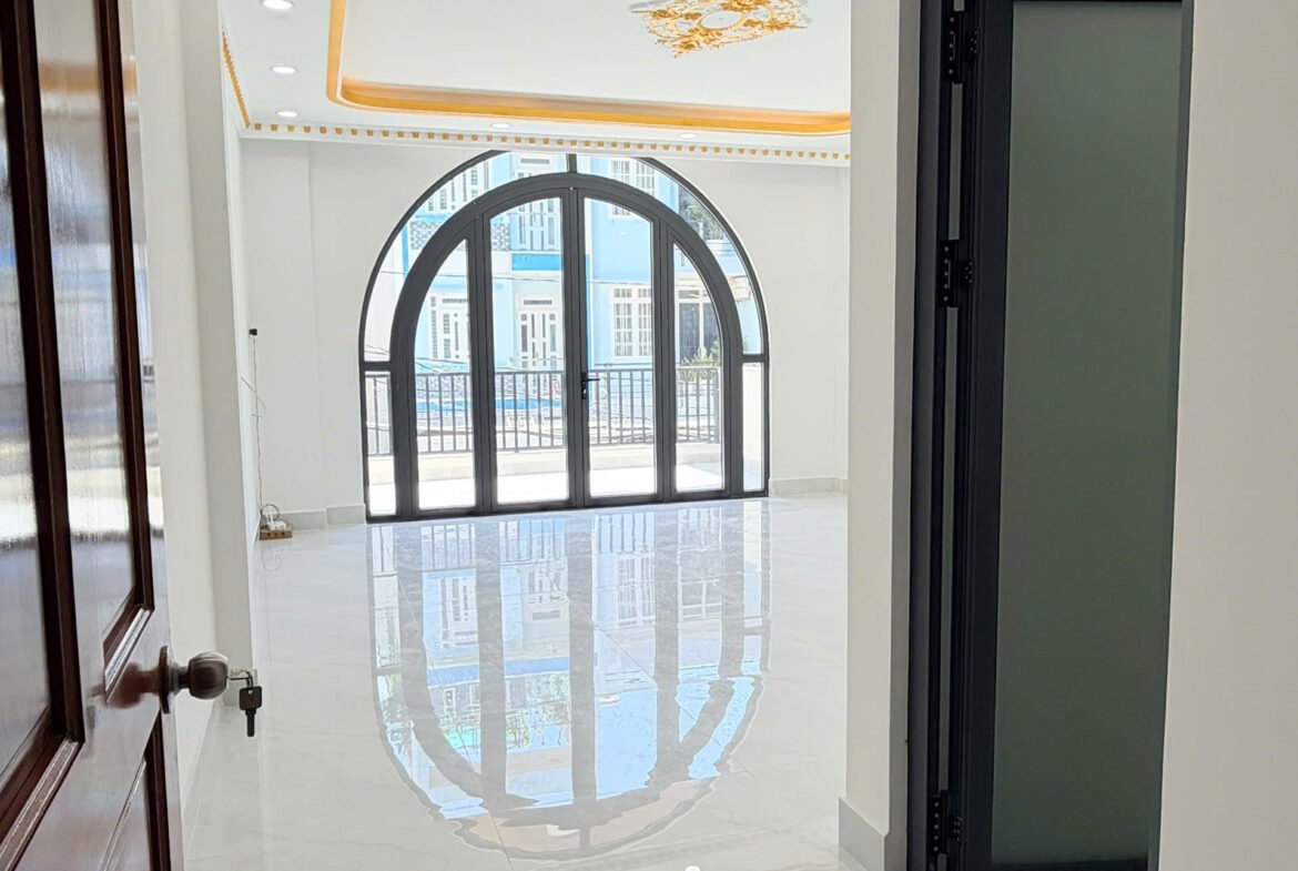 Bán nhà mặt tiền đường 8A Khu Tên Lửa 5mx20m đúc 3 lầu có thang máy