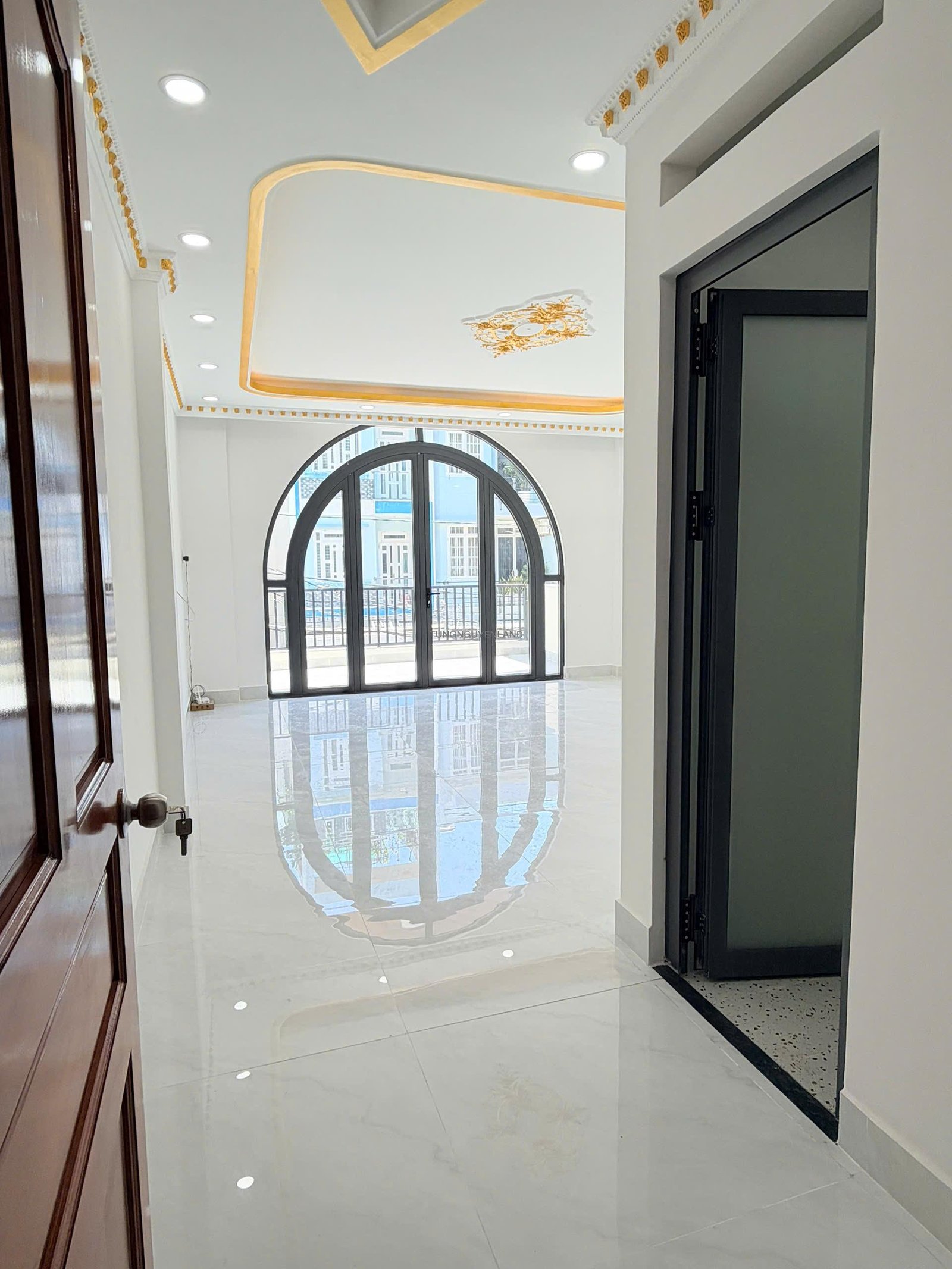 Bán nhà mặt tiền đường 8A Khu Tên Lửa 5mx20m đúc 3 lầu có thang máy