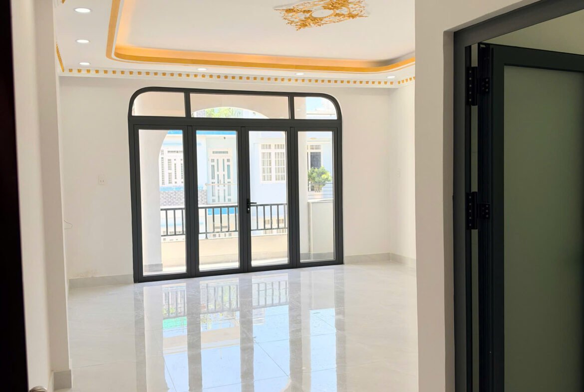 Bán nhà mặt tiền đường 8A Khu Tên Lửa 5mx20m đúc 3 lầu có thang máy