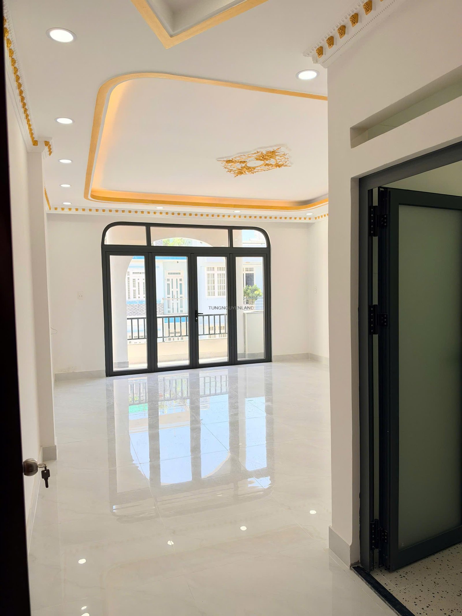 Bán nhà mặt tiền đường 8A Khu Tên Lửa 5mx20m đúc 3 lầu có thang máy