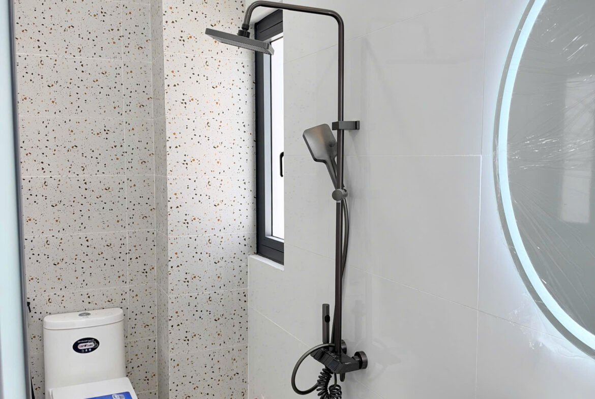 Bán nhà mặt tiền đường 8A Khu Tên Lửa 5mx20m đúc 3 lầu có thang máy
