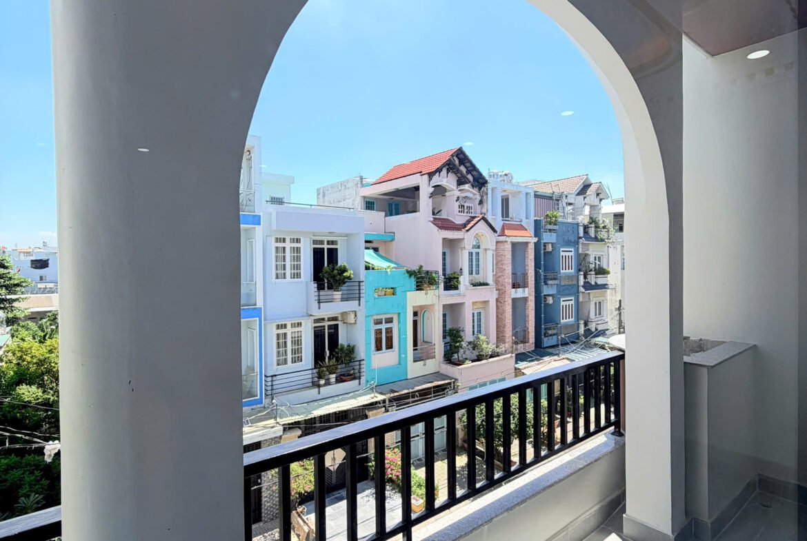 Bán nhà mặt tiền đường 8A Khu Tên Lửa 5mx20m đúc 3 lầu có thang máy