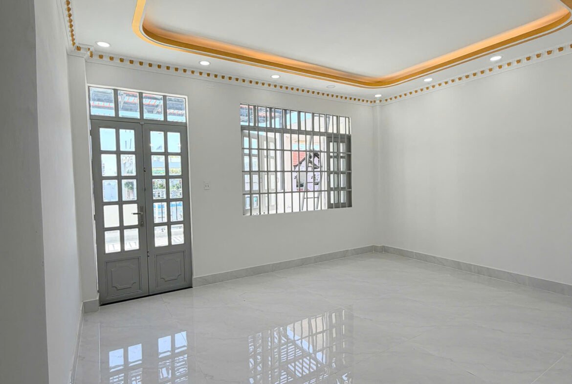 Bán nhà mặt tiền đường 8A Khu Tên Lửa 5mx20m đúc 3 lầu có thang máy