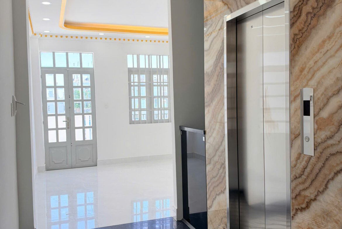 Bán nhà mặt tiền đường 8A Khu Tên Lửa 5mx20m đúc 3 lầu có thang máy