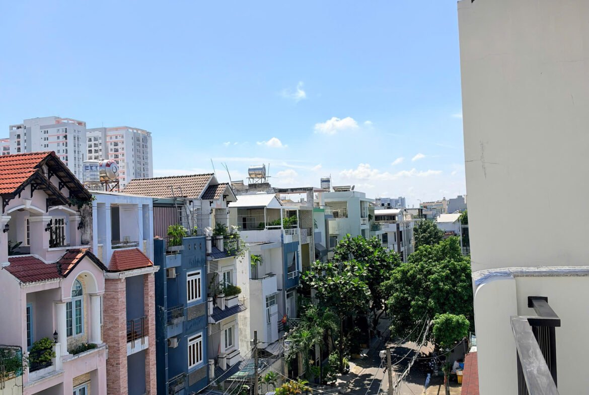 Bán nhà mặt tiền đường 8A Khu Tên Lửa 5mx20m đúc 3 lầu có thang máy