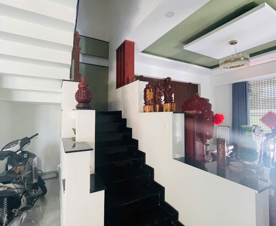 Bán nhà góc 2 mặt tiền Khu Tên Lửa 5×18 3 lầu có thang máy