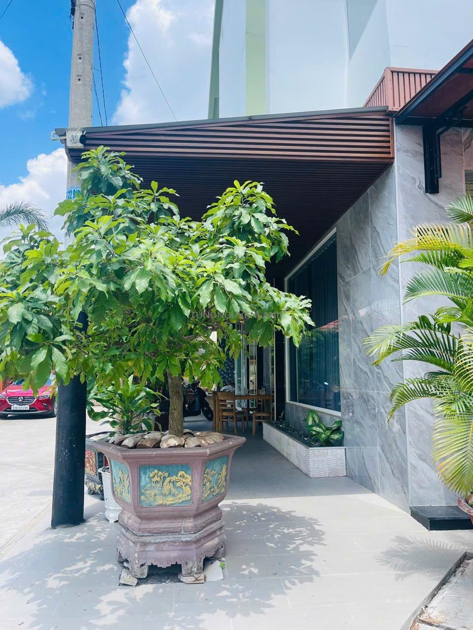 h5 Bán nhà góc 2 mặt tiền Khu Tên Lửa 5×18 3 lầu có thang máy