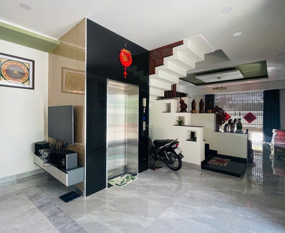 Bán nhà góc 2 mặt tiền Khu Tên Lửa 5×18 3 lầu có thang máy