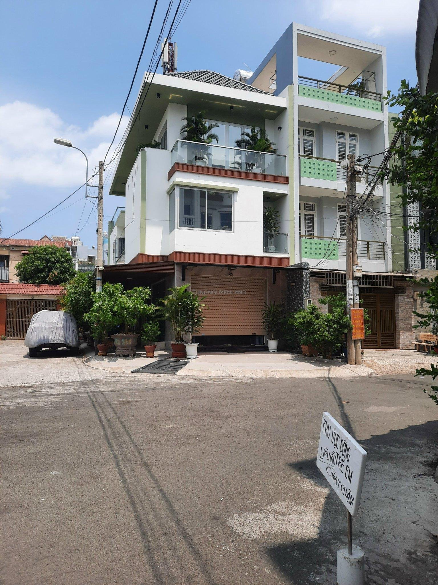 Bán nhà góc 2 mặt tiền Khu Tên Lửa 5×18 3 lầu có thang máy