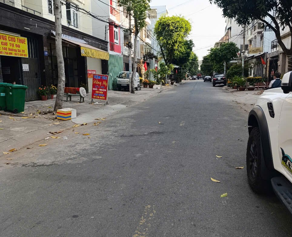Bán nhà mặt tiền đường 28 Ao Sen Tên Lửa 5mx20m đúc 3.5 tấm