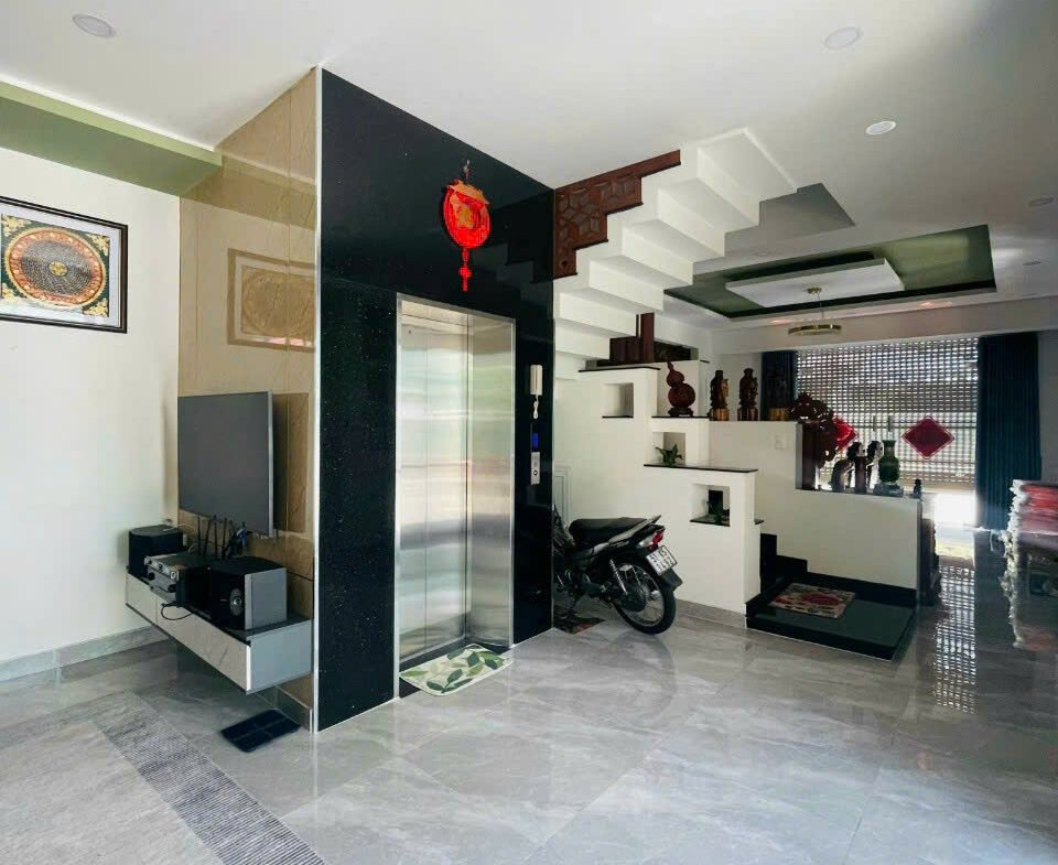 Bán nhà góc 2 mặt tiền Khu Tên Lửa 5×18 3 lầu có thang máy